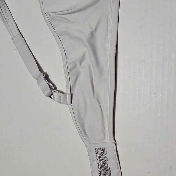 Bali Elegant Light Gray Underwire Lined Bra Size 42D - Picture 5 of 8